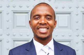 headshot of dlali