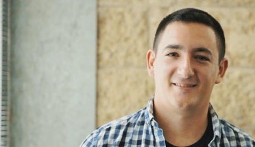 Portrait of UT student Gabriel 