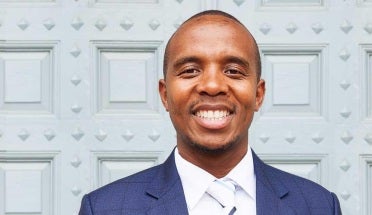 headshot of dlali