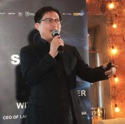 UT alumnus Sam Chi speaks to the Korean Alumni Association